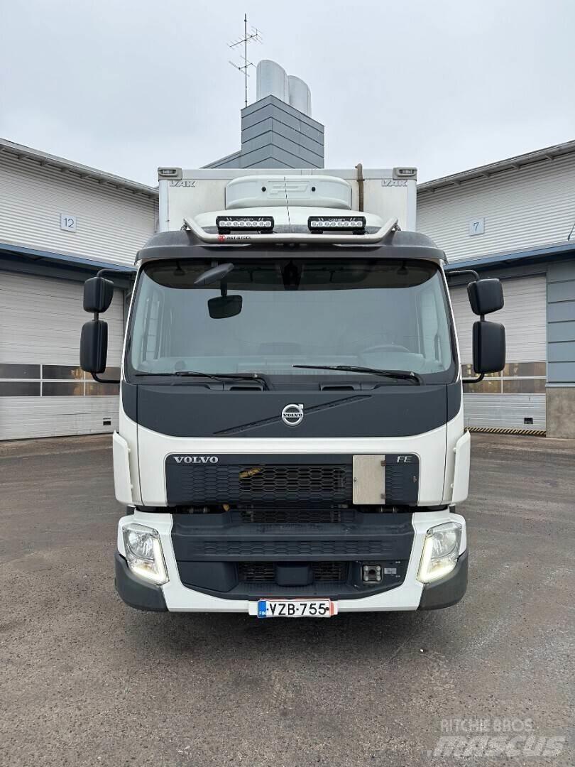 Volvo FE320 4x2 Camiones caja cerrada