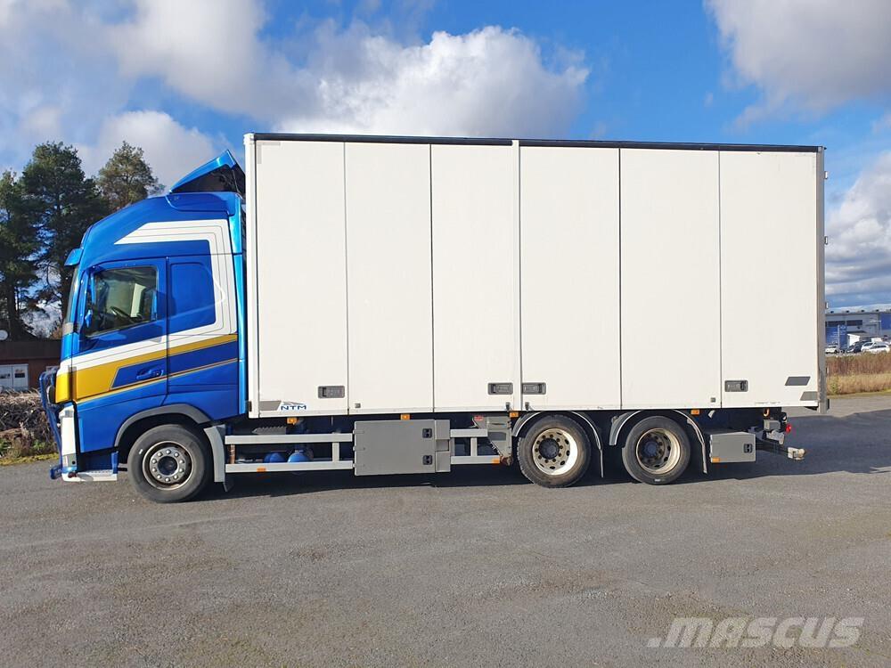 Volvo FH16 6x2 -17 Camiones caja cerrada