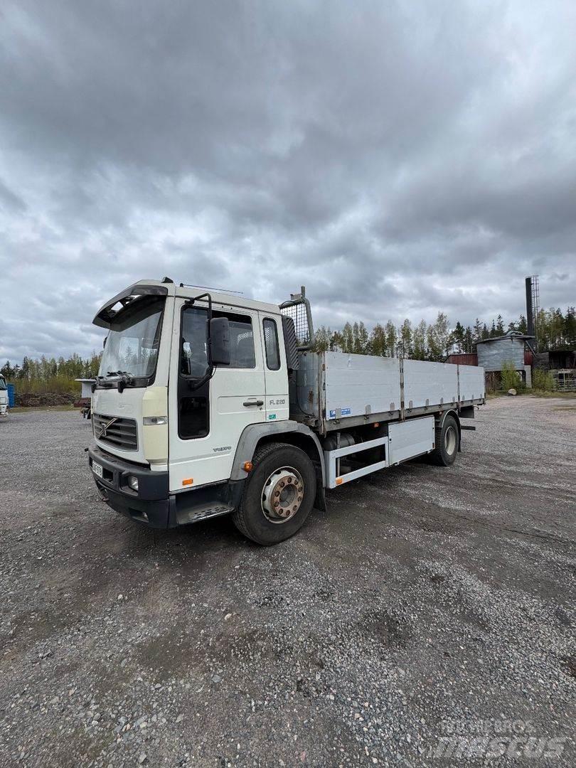Volvo FL6 Camiones plataforma