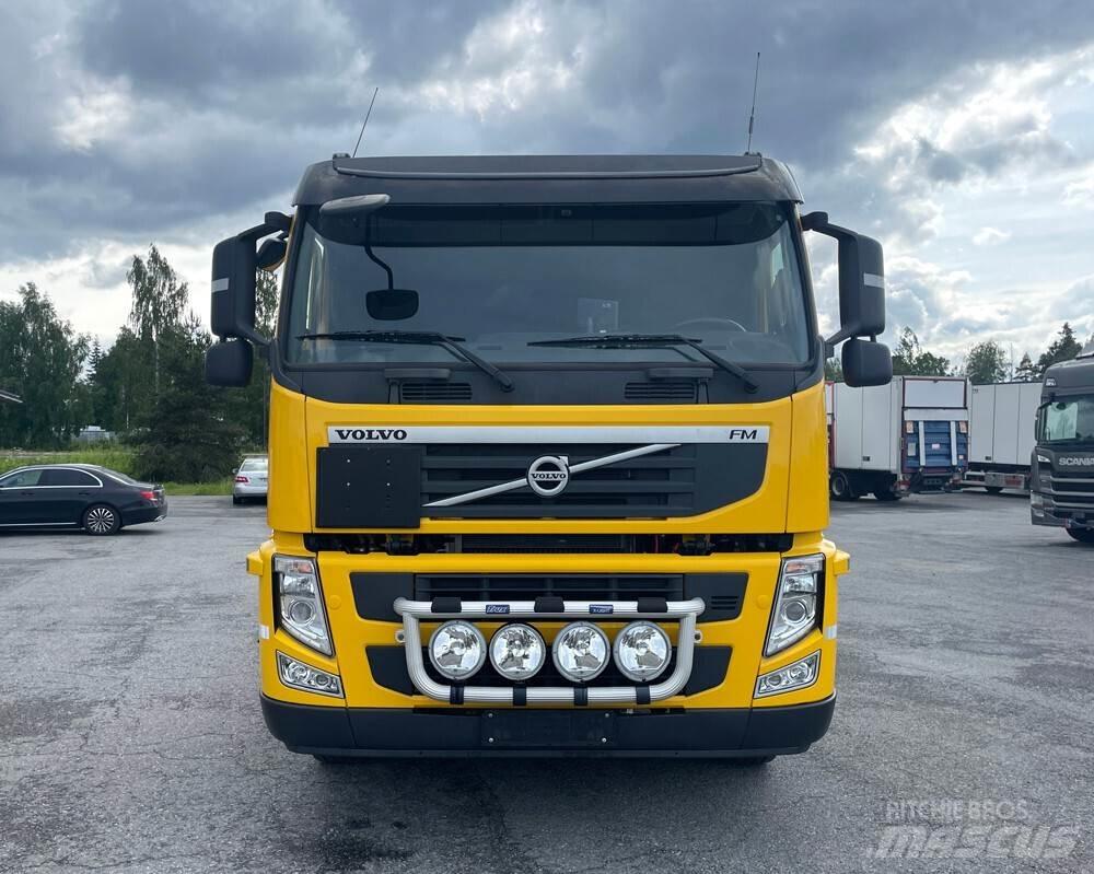 Volvo FM 8X4 -12 Camiones polibrazo