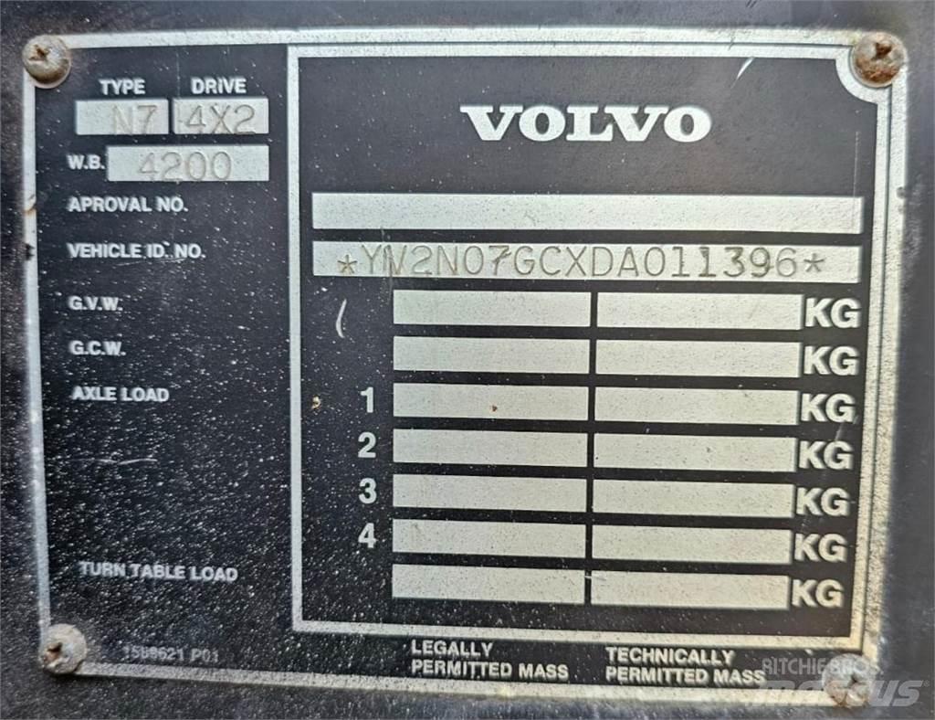 Volvo N7 6x2 Camiones grúa
