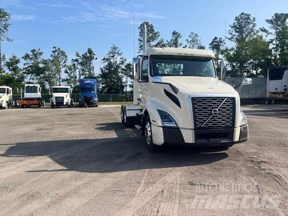Volvo VNL64T300 Cabezas tractoras