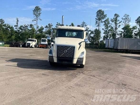 Volvo VNL64T300 Cabezas tractoras