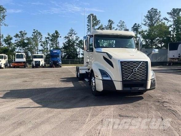 Volvo VNL64T300 Cabezas tractoras