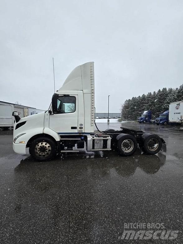 Volvo VNR64T300 Cabezas tractoras