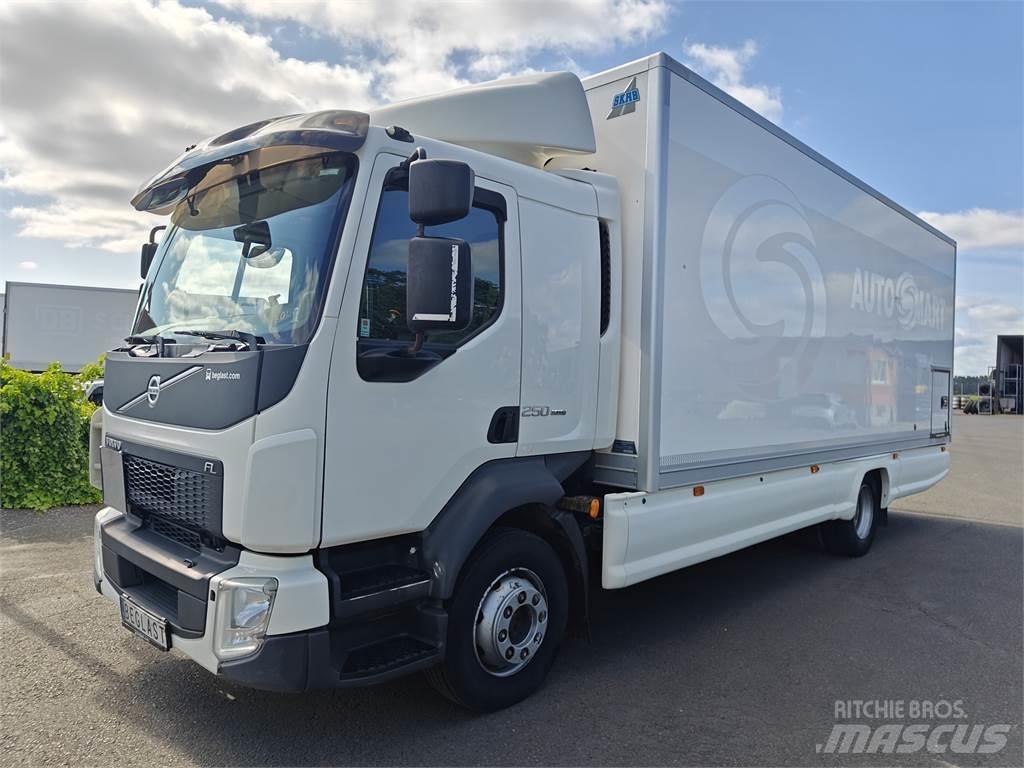 Volvo FL250 Camiones caja cerrada