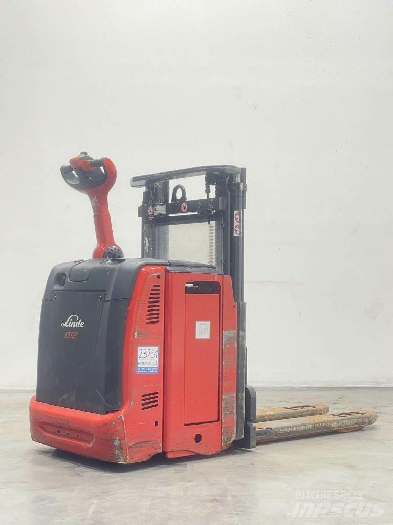Linde D12-133 Apiladores eléctricos