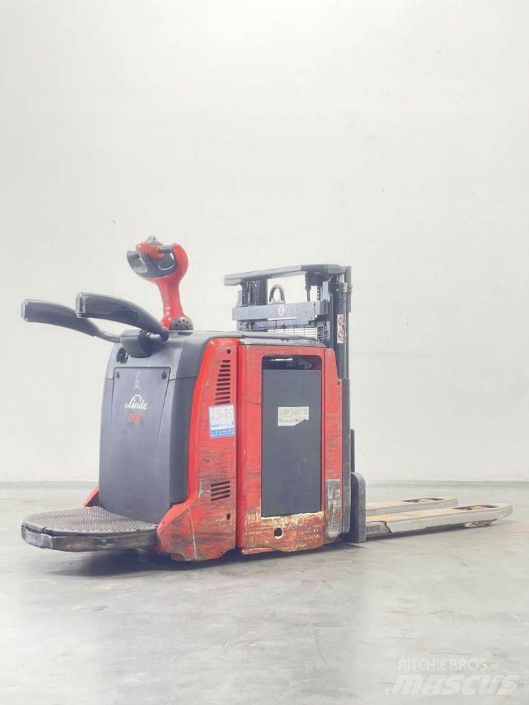 Linde D12AP-133 Apiladores eléctricos