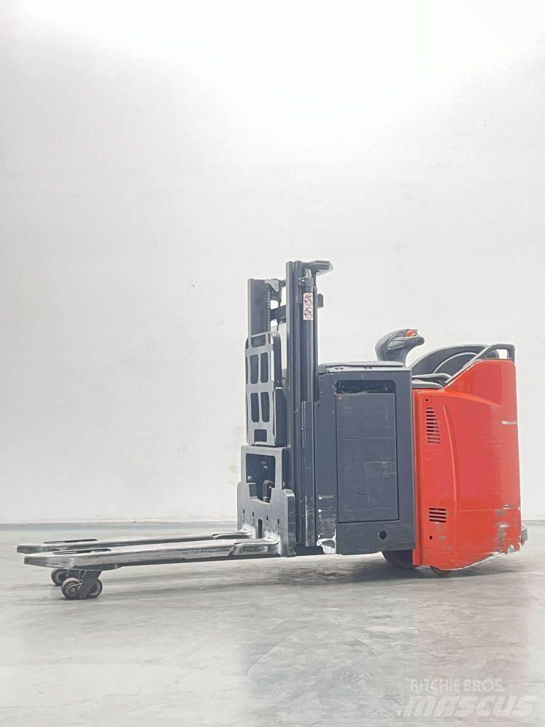 Linde D12HPSP-133 Apiladores eléctricos