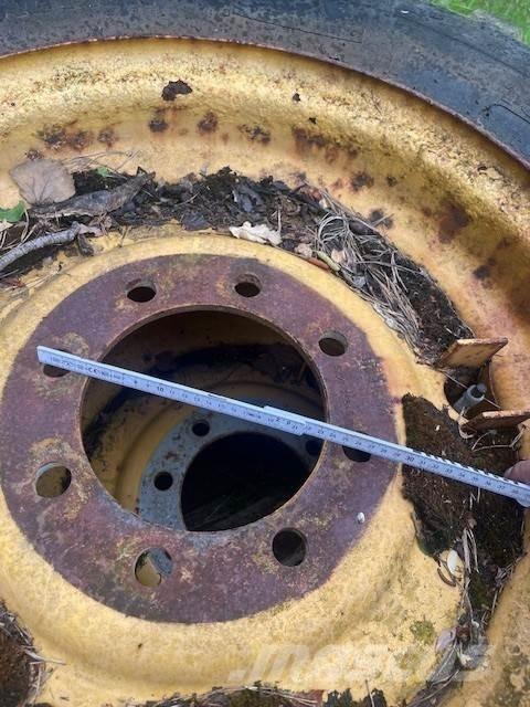  4ST LASTMASKINSDÄCK Neumáticos, ruedas y llantas