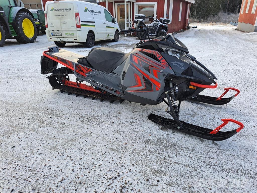 Arctic Cat M 8000 ALPHA Motonieves