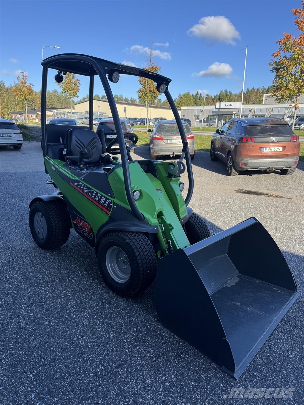 Avant 225 med skopa Minicargadoras