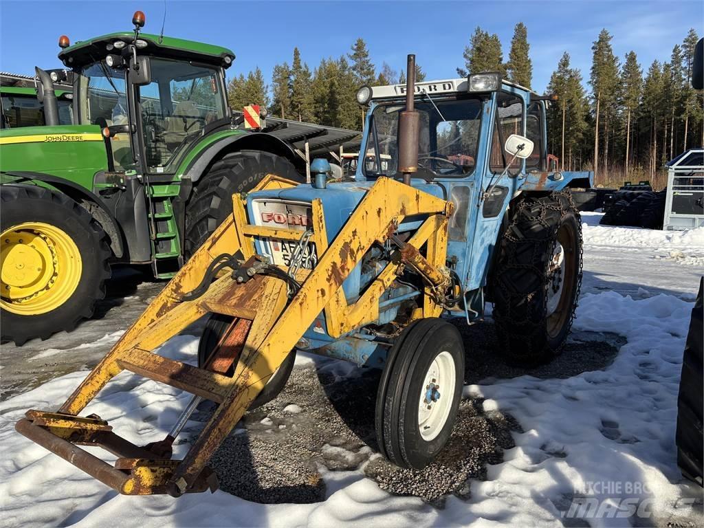 Ford 5000 med lastare Tractores