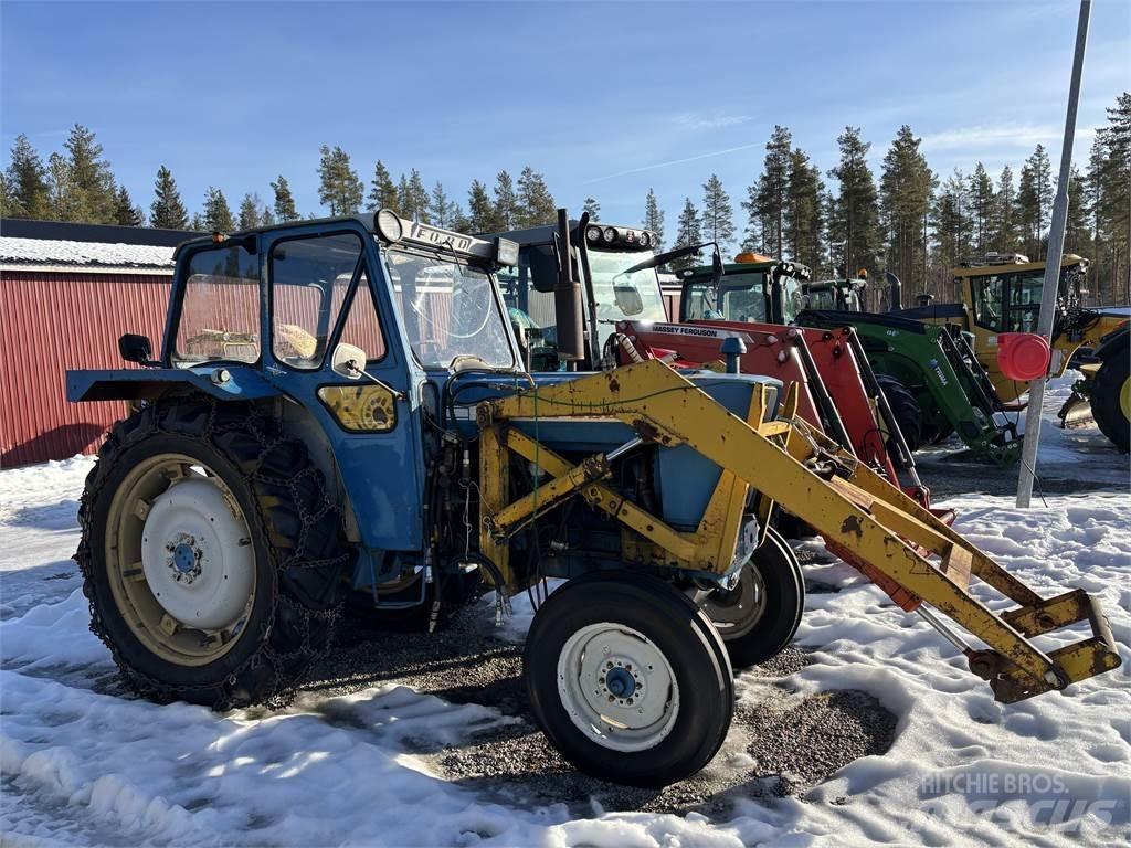 Ford 5000 med lastare Tractores