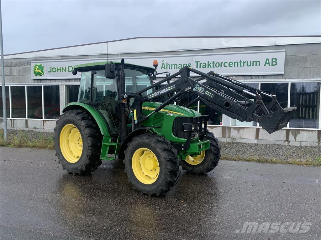 John Deere 5820 Tractores