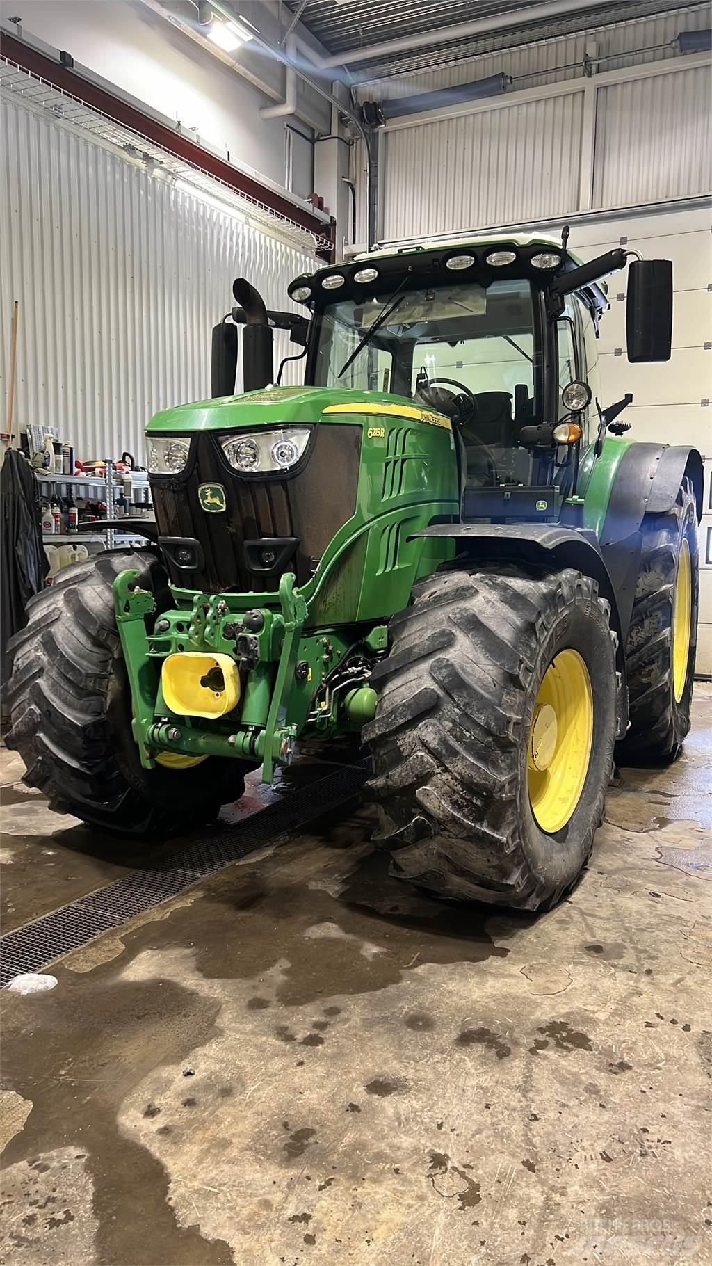 John Deere 6215R Tractores