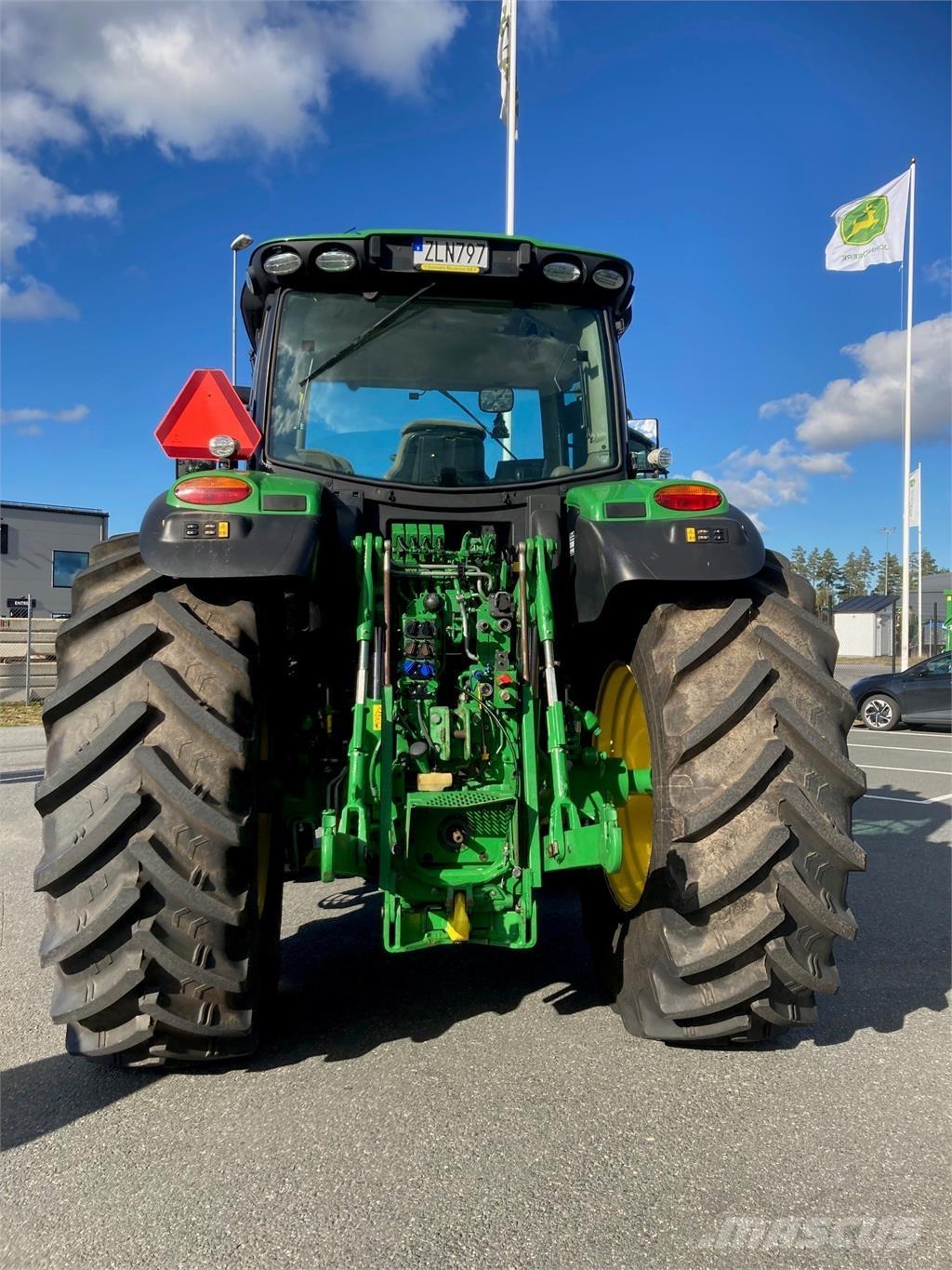 John Deere 6215R Tractores