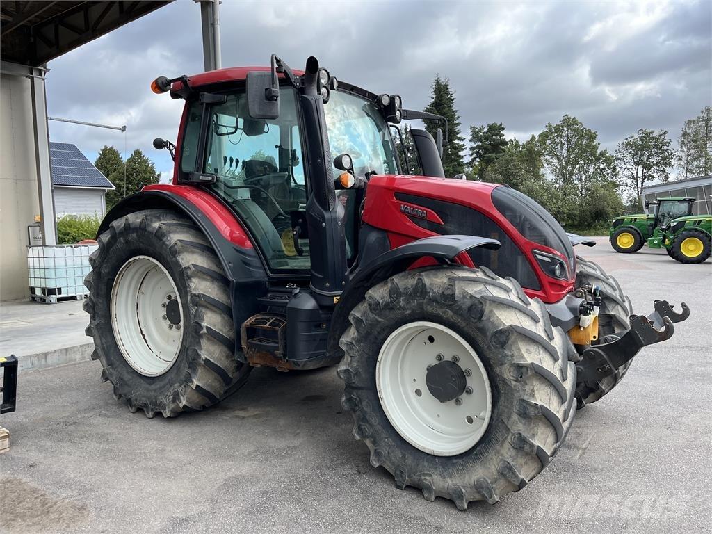 Valtra N174 Tractores