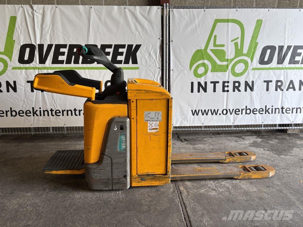 Jungheinrich ERE 225 Apiladores eléctricos autopropulsados