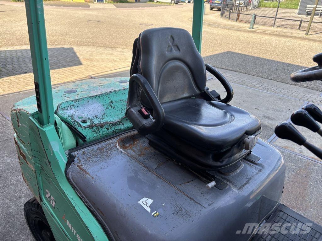 Mitsubishi FD25N Carretillas diesel