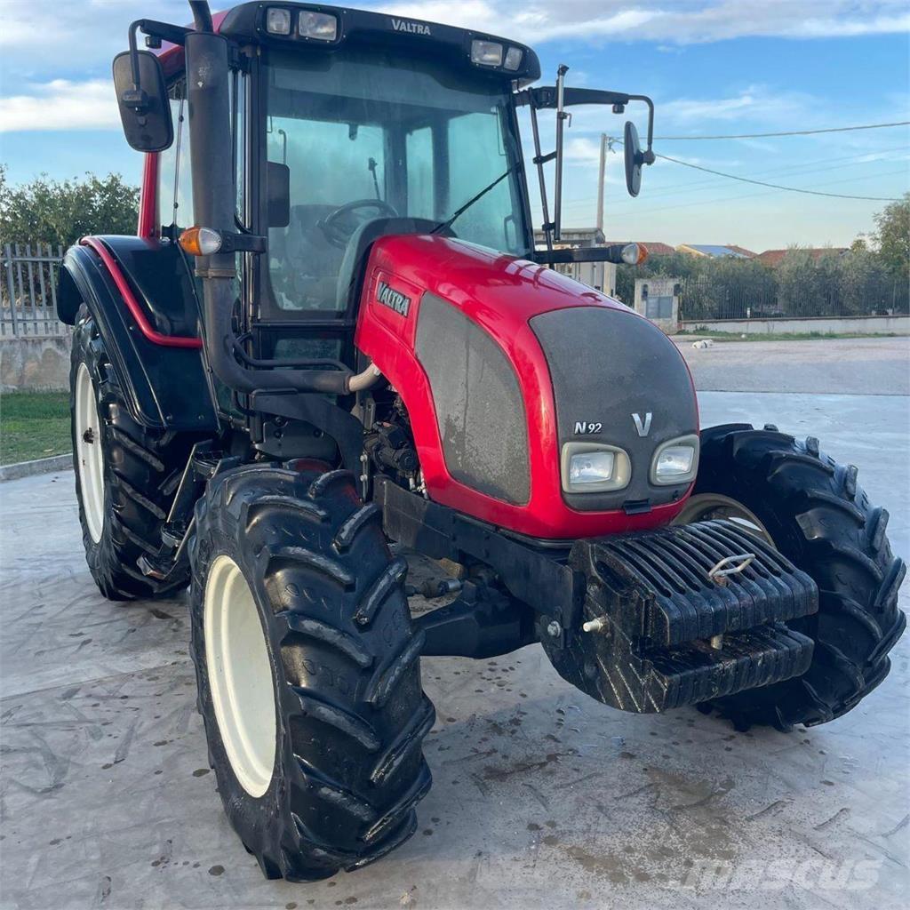 Valtra N92 Tractores