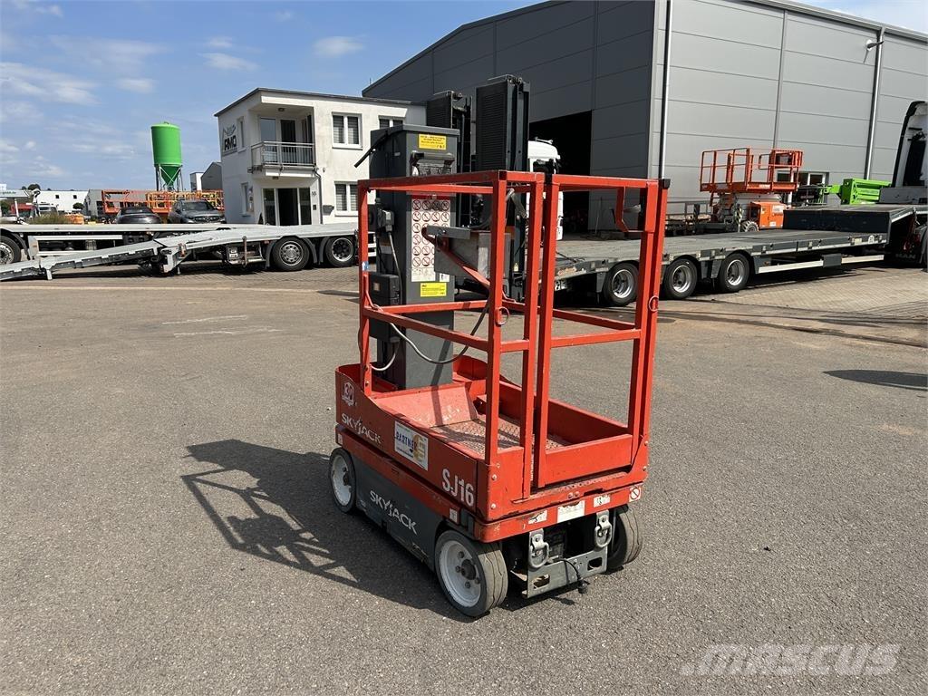 SkyJack SJ16 Plataforma elevadora autopropulsada