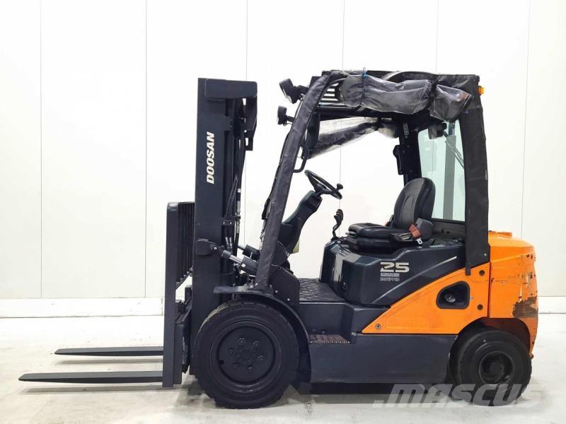Doosan D25S-7 Carretillas diesel