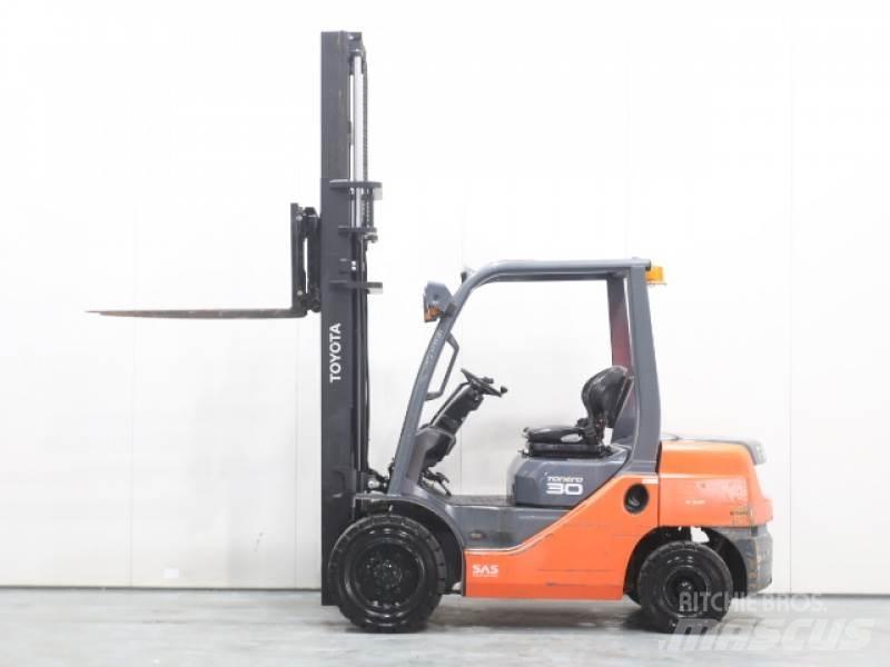 Toyota 02-8FDF30 Carretillas diesel