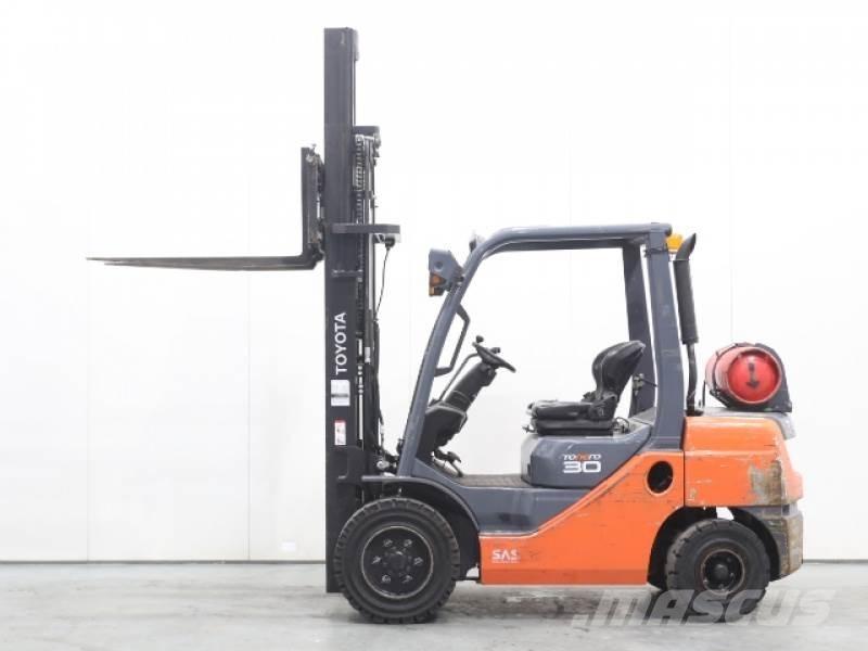 Toyota 02-8FGF30 Carretillas LPG