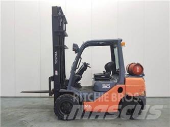 Toyota 8FGF30 Carretillas LPG