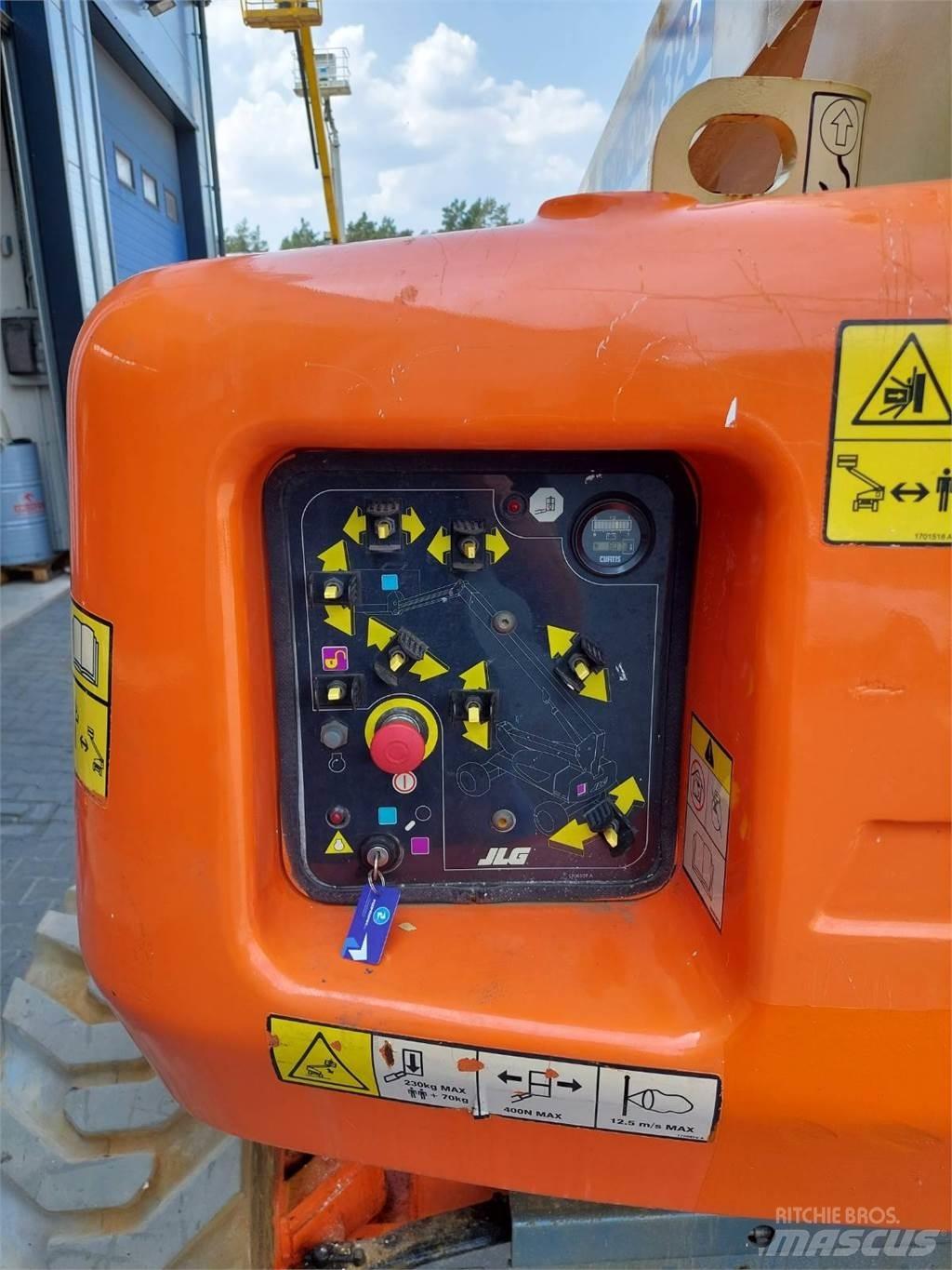 JLG M600JP Plataforma de trabajo articulada