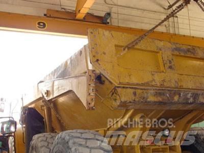 CAT 735 Tailgate Otros componentes