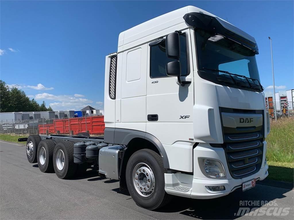 DAF XF 430 8x4*4 Camiones chasis