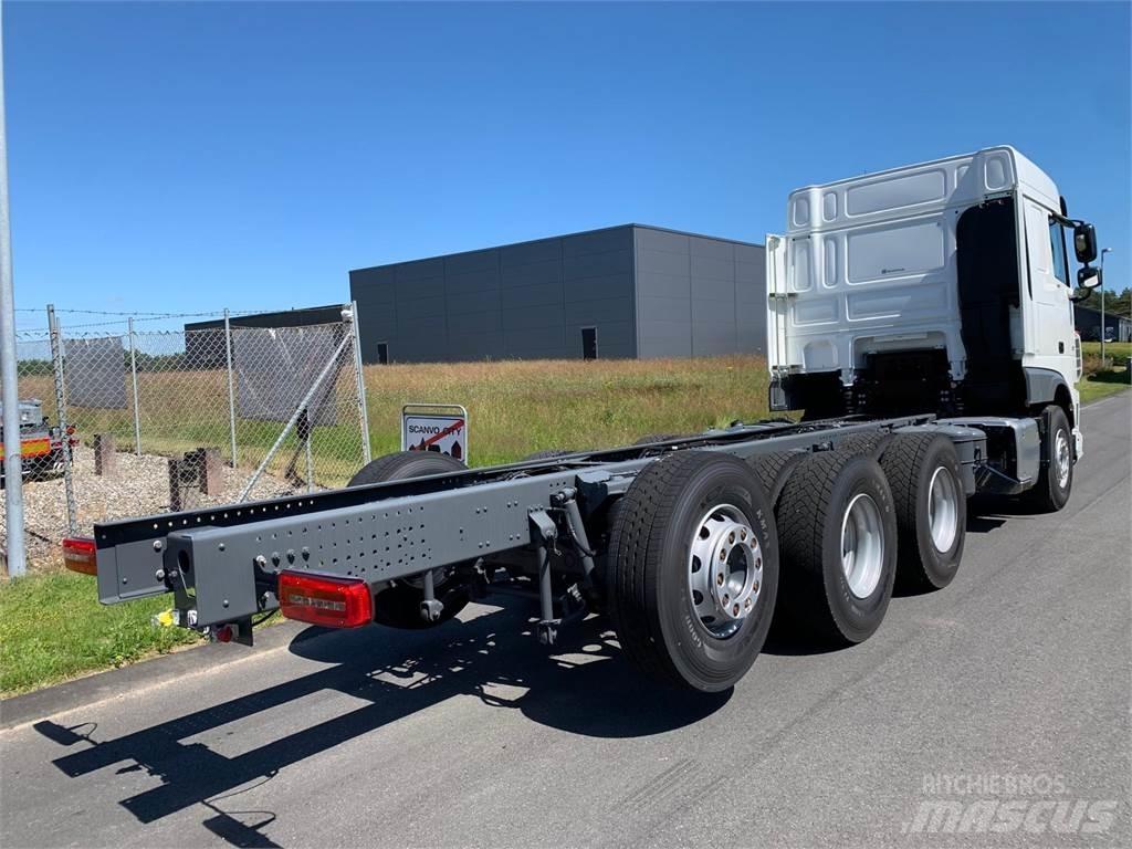 DAF XF 430 8x4*4 Camiones chasis
