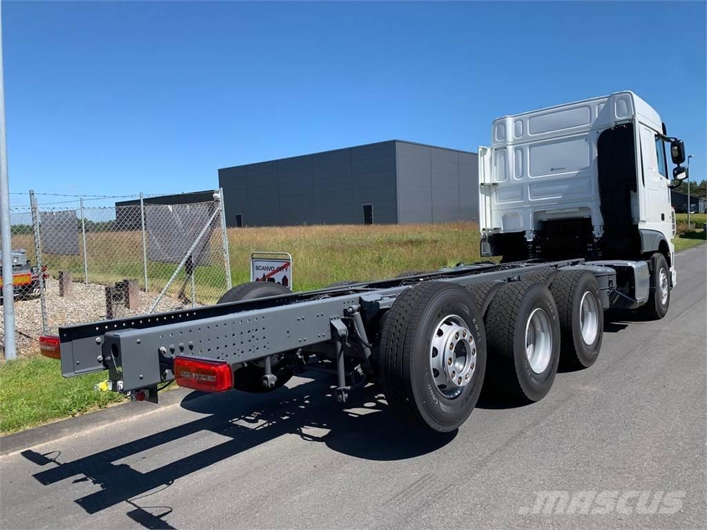 DAF XF 430 8x4*4 Camiones chasis