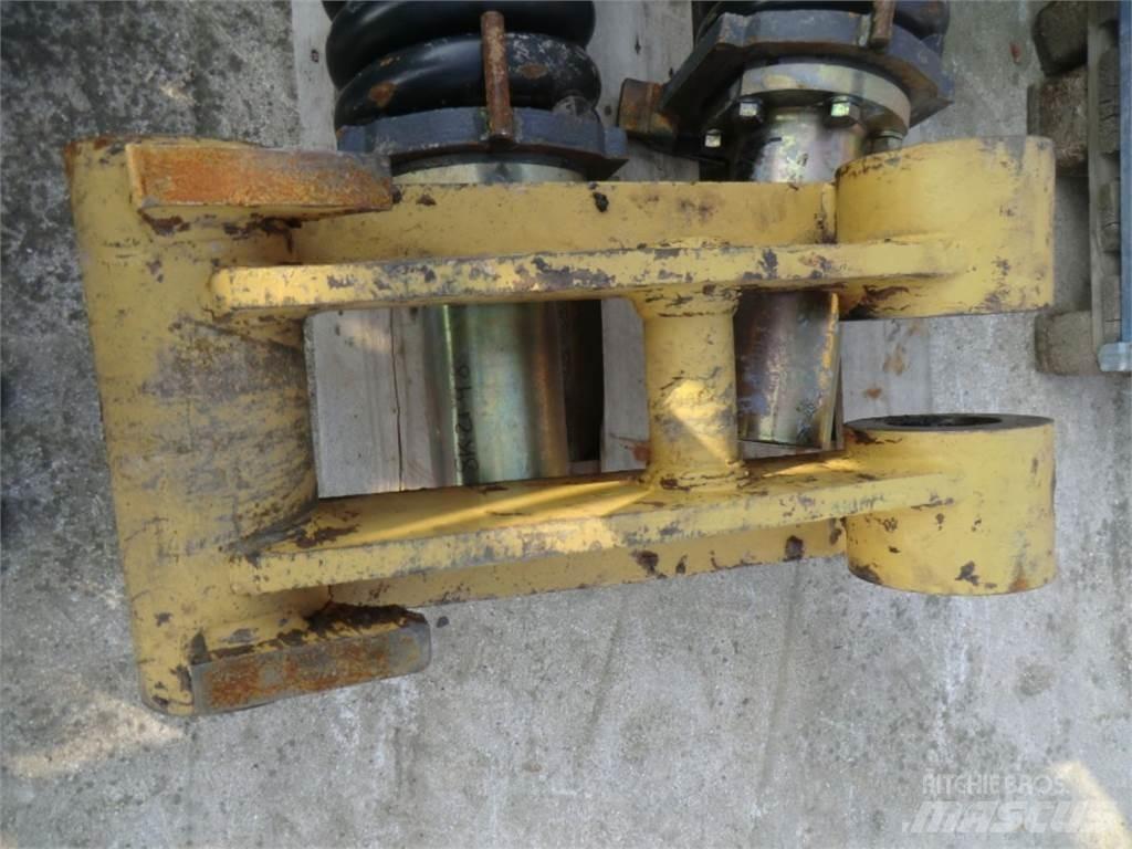 CAT 231D Chasis y suspención