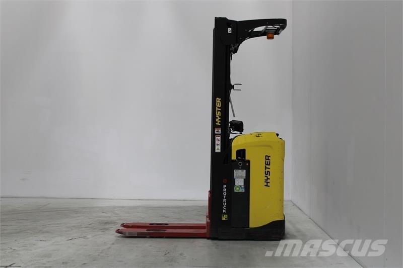 Hyster RS1.6 Apiladores eléctricos autopropulsados