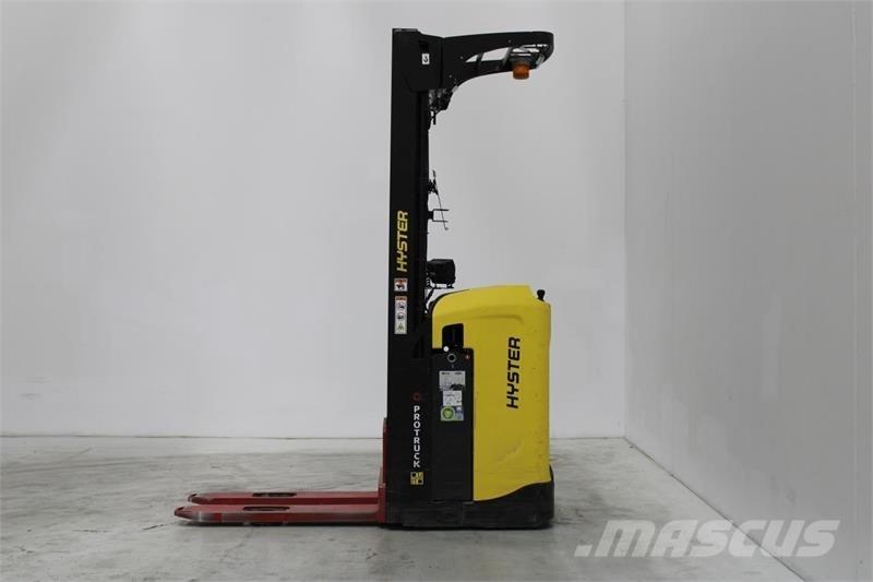 Hyster RS1.6 Apiladores eléctricos autopropulsados