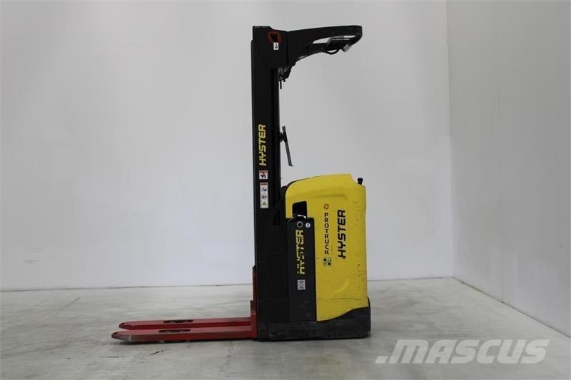 Hyster RS1.6 Apiladores eléctricos autopropulsados