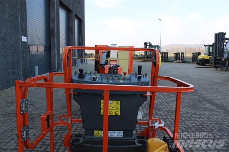 JLG E300AJP Plataforma de trabajo articulada