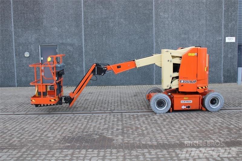 JLG E300AJP Plataforma de trabajo articulada