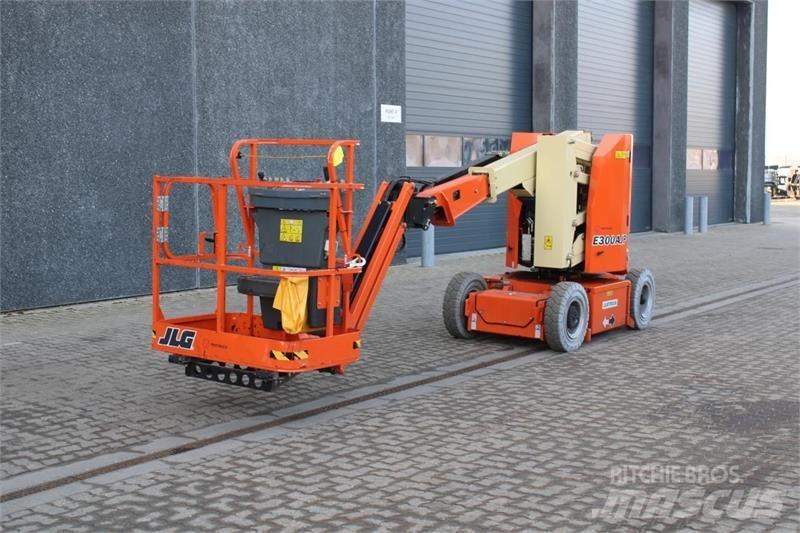JLG E300AJP Plataforma de trabajo articulada