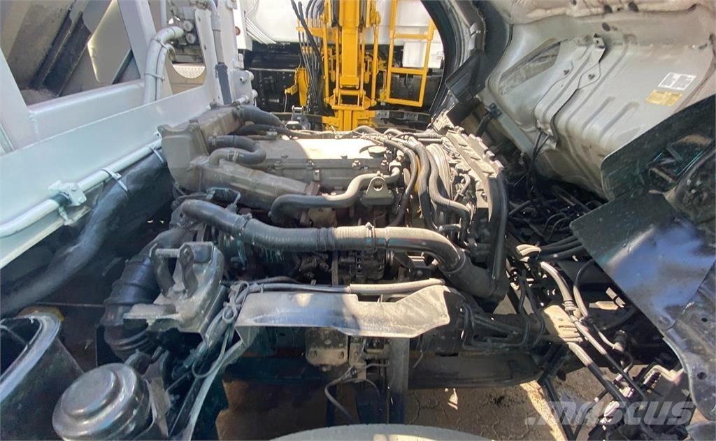 Isuzu NRR Camiones de basura