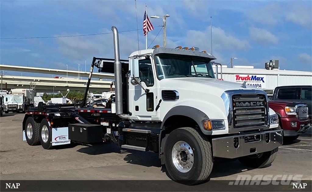 Mack Granite Camiones con gancho