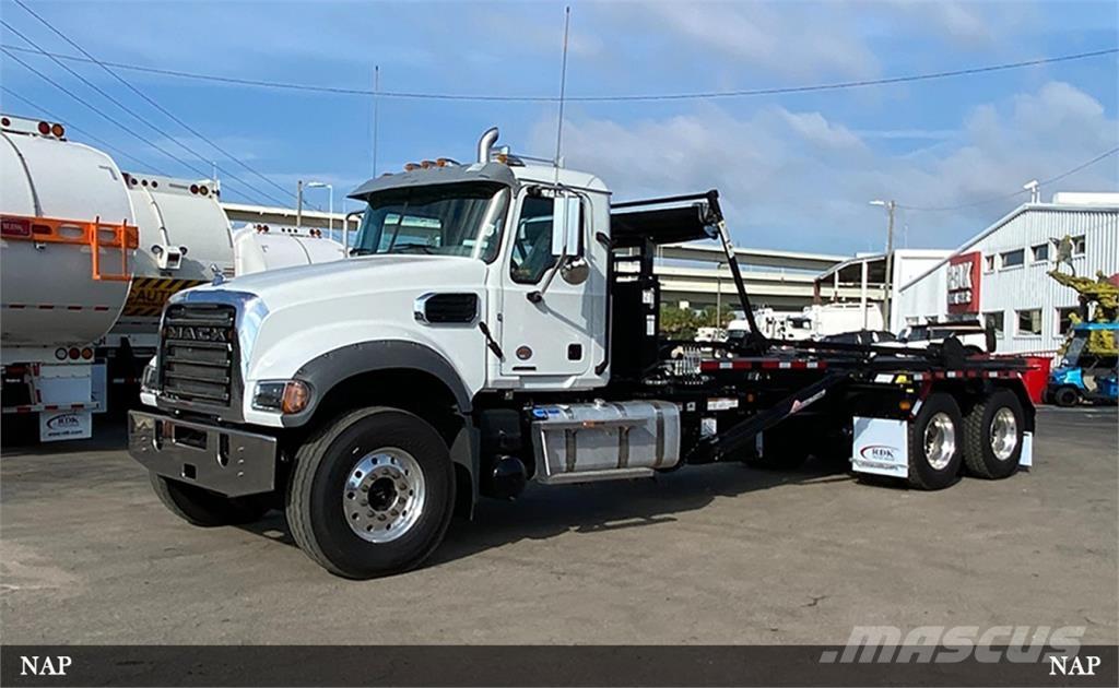 Mack Granite Camiones con gancho