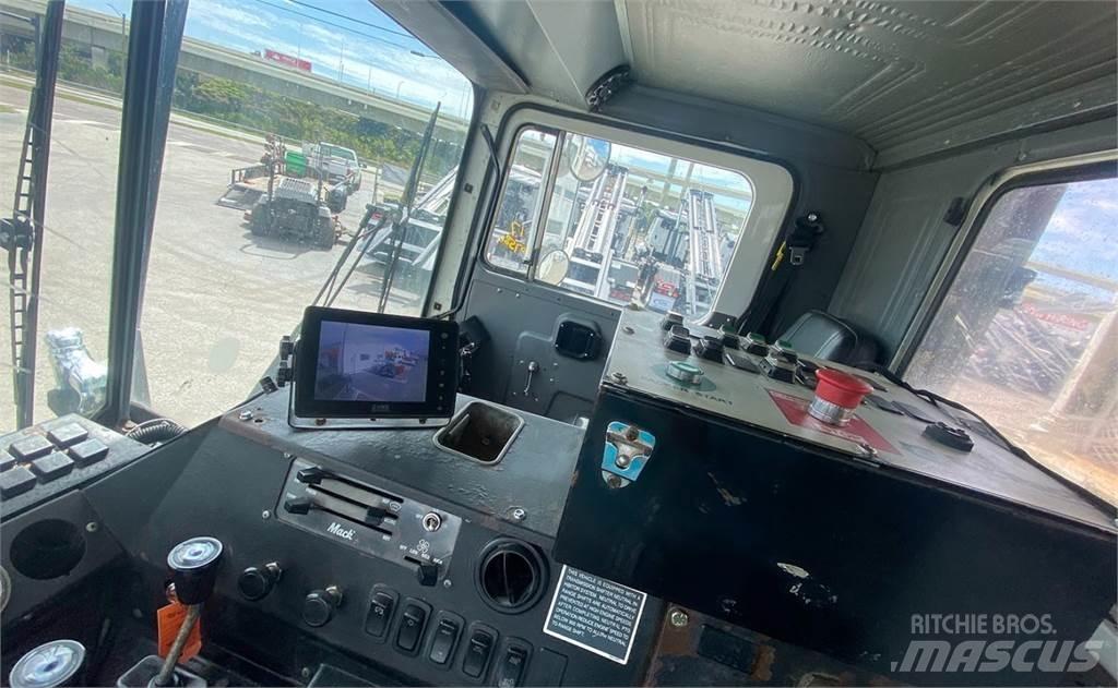 Mack MR688S Camiones de basura