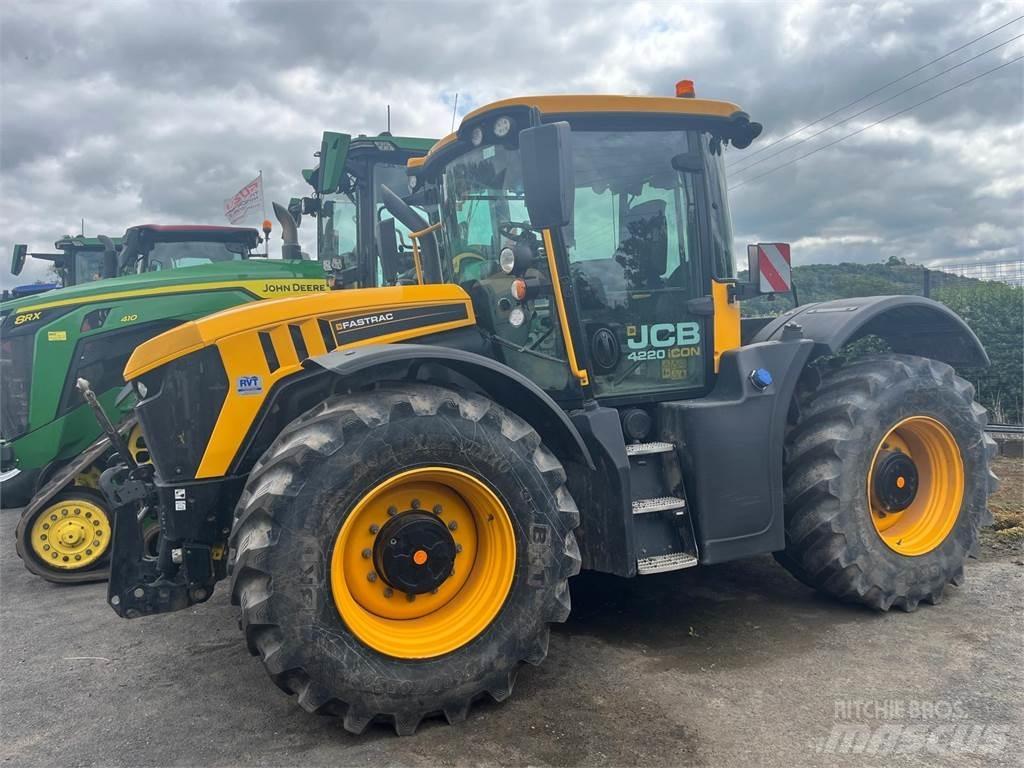 JCB 4220 Otros equipos para ganadería