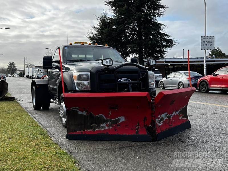 Ford F-550 Láminas y cuñas quitanieves