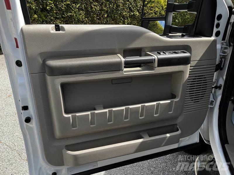 Ford F-550 Vehículos - Taller