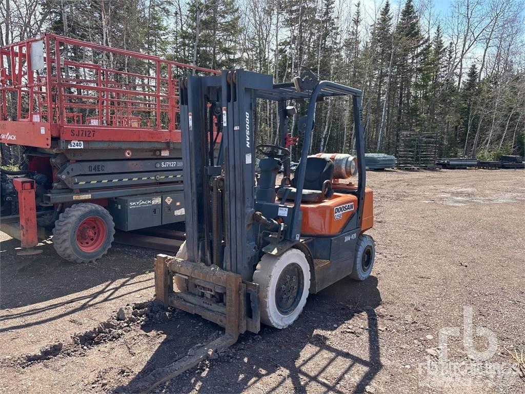 Doosan G25E-3 Carretillas diesel